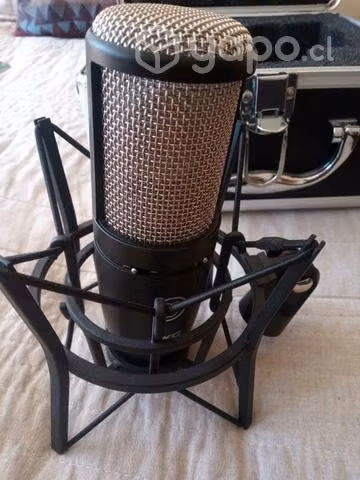 Micrófono de Condensador AKG P220 (incluye araña)
