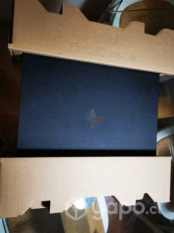 Ps4 Pro de 1TB con 2 controles 1 solo uso.