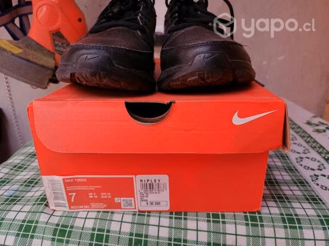 Zapatillas nike casi nuevas negras