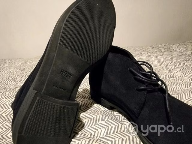 Botines Chukas de gamuza marca Hugo Boss