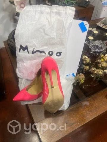 Zapato Taco en punta, talla 35