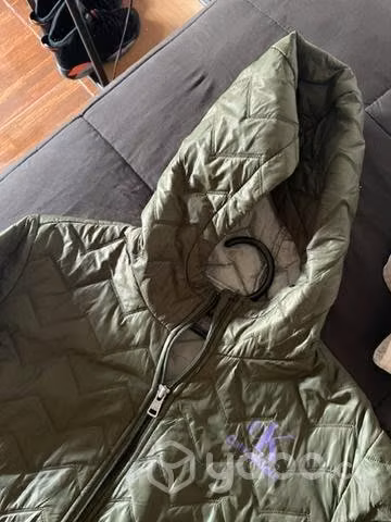 Parkas cK impecables - Imagen 2