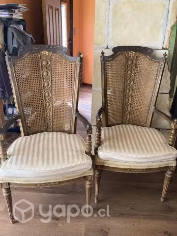 Sillas altas, buen estado, con detalles