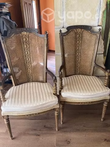 Sillas altas, buen estado, con detalles