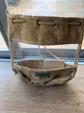 Mochila tipo bolso, metros Tobalaba y Colón