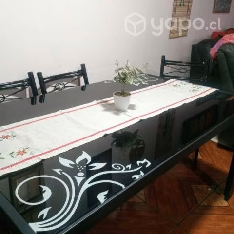 Mesa de comedor de vidrio color negro