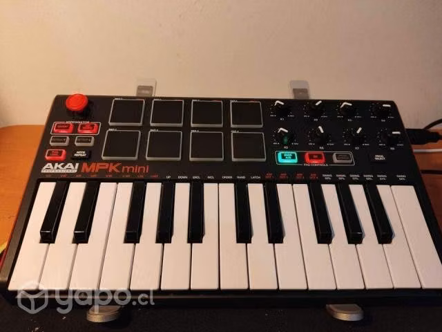 Controlador MIDI Akai MPKMini