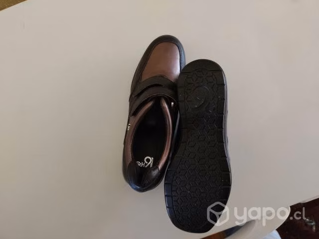 Zapatos nuevos 16 horas talla 37