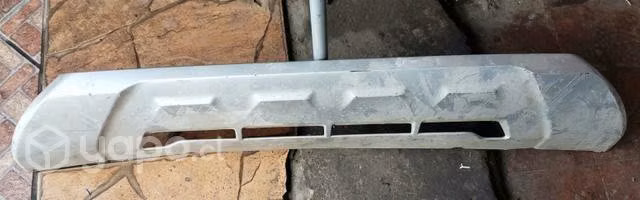 Moldura parachoques L detalle rayas