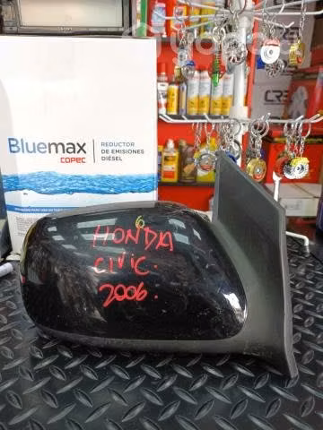 Espejo derecho honda civic 2006 usado
