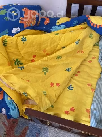 Cama de transición con regalos