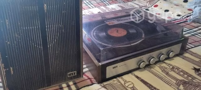 Tocadiscos Vintage Irt Sterovox años 80
