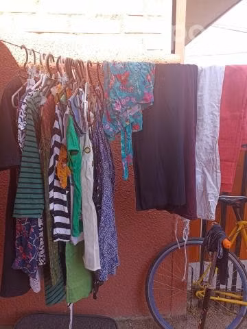 Lote de ropa usada - Imagen 6