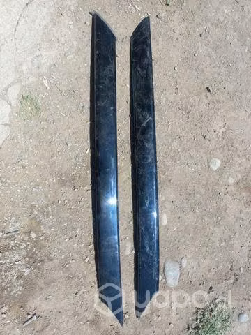 Moldura de pilar Ford Explorer 2022