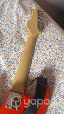 guitarra de niñx de madera