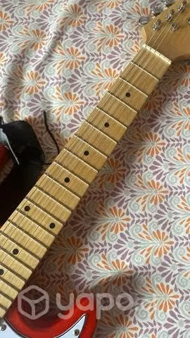 guitarra de niñx de madera - Imagen 4