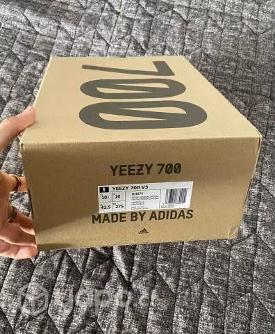 Adidas yeezy 700 v3