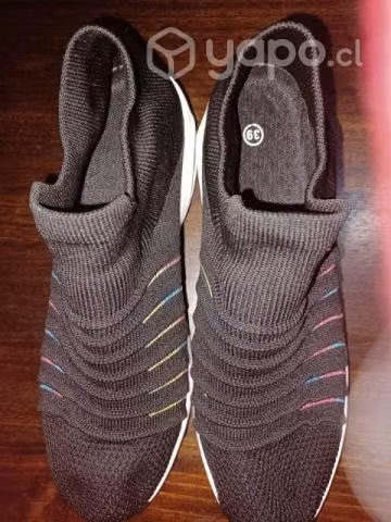 Zapatillas deportiva con malla