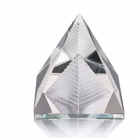 PIRAMIDE CRISTAL 6 x 6.5 CM