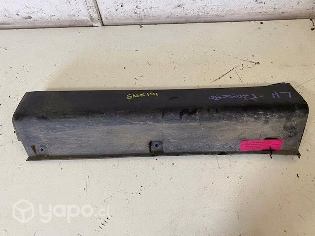 Moldura exterior trasera izquierda zocalo (SNK141)