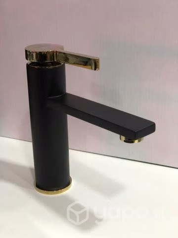 Llave Monomando Negro Mate con Dorado