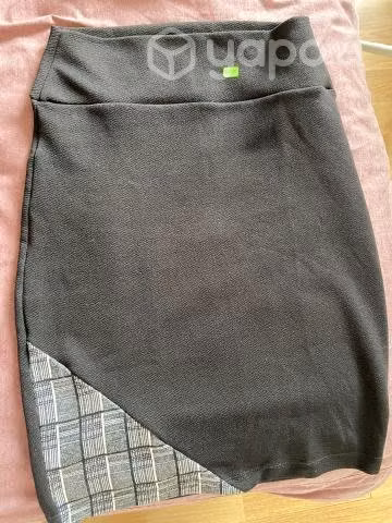 Falda negra casual ( un solo uso)