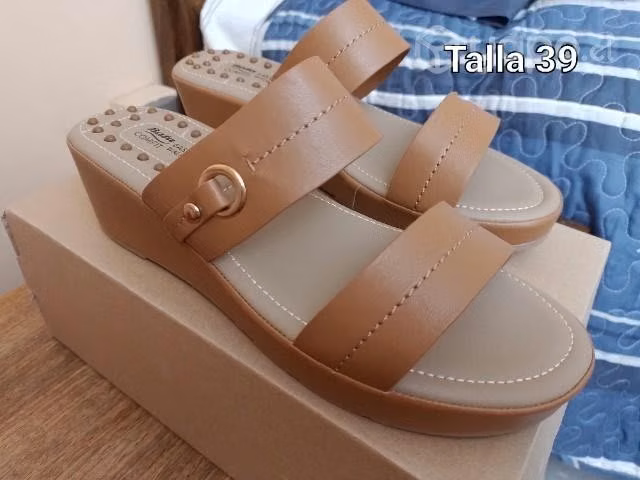 Chalas nuevas marca Bata