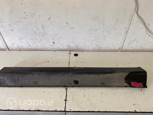 Moldura exterior delantera derecha zocalo (SNK139)