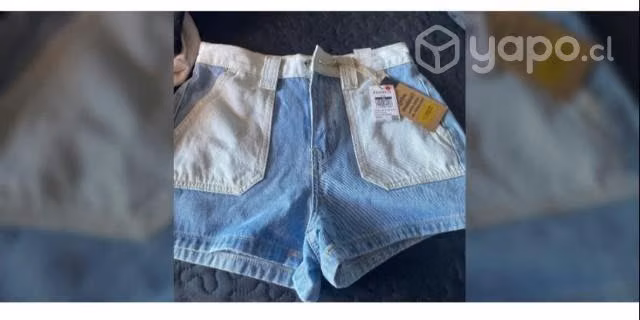 Short con etiqueta