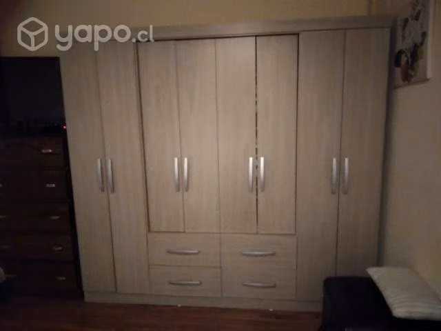 Closes moderno firme poco uso