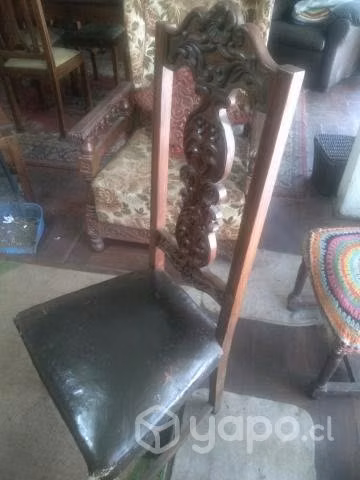 Silla antigua de fina madera encina