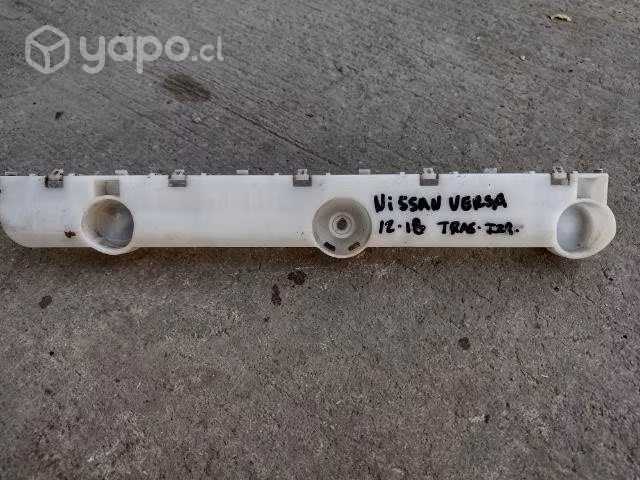 Mensula tras izq Nissan Versa 12-18