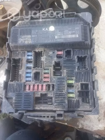 Caja fusibles nissan np300