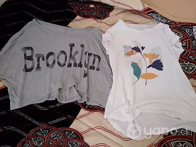 4 poleras amarillas, blanca y gris