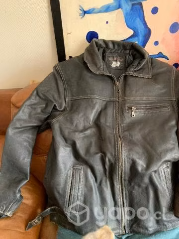 Chaquetas cuero color negra y color café