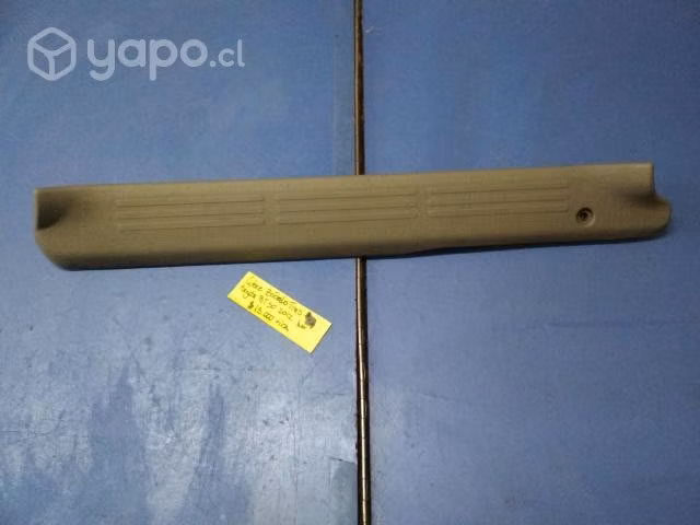 Cubre zocalo trasero derecho Ford Ranger Tailandes