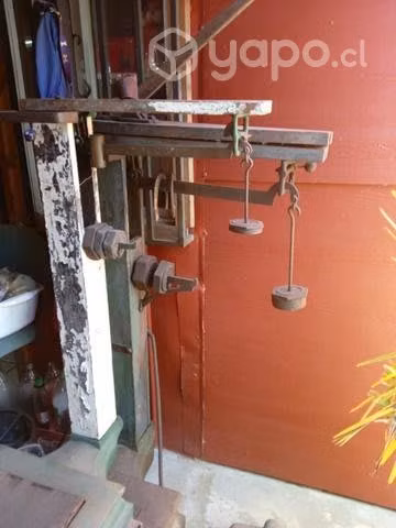 Antiguas balanzas funcionando de 1000 y 500