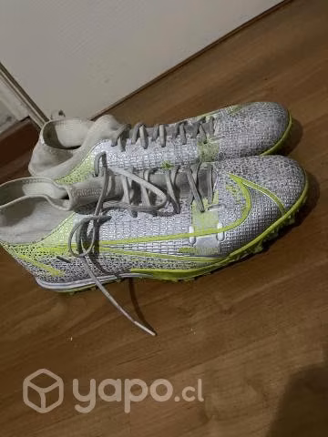 Zapatos de fútbol y Futbolito Nike