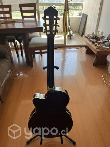 Guitarra Ibanez cuerdas de nilon implacable