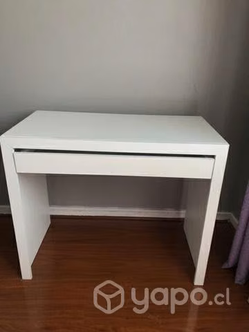 Escritorio blanco