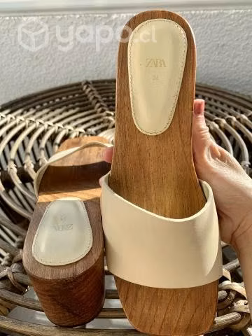 Par de sandalias marca Zara