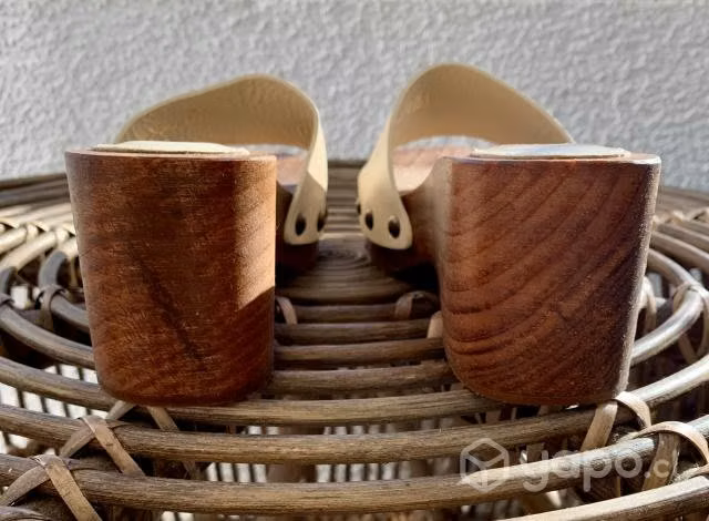 Par de sandalias marca Zara