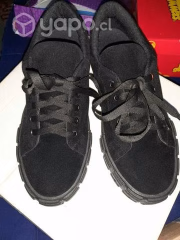 Zapatillas nuevas , gamuza