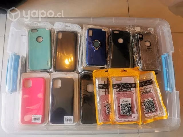 Caja con 117 forros para celular