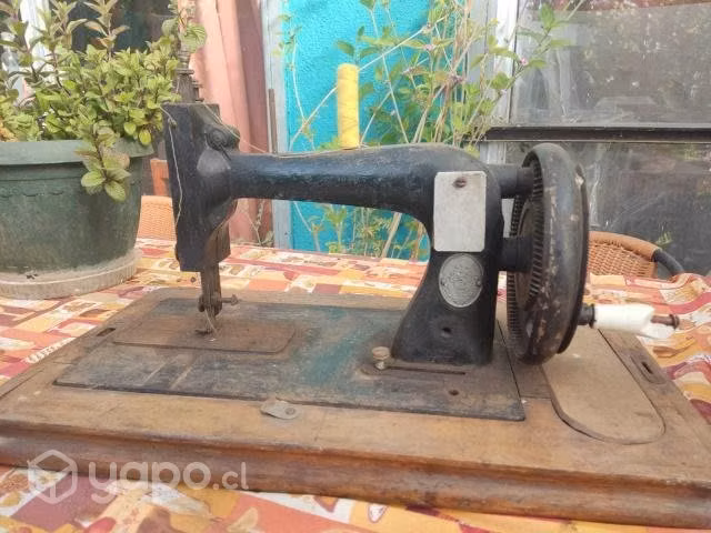 Maquina de coser antigua