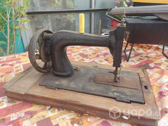 Maquina de coser antigua - Imagen 3