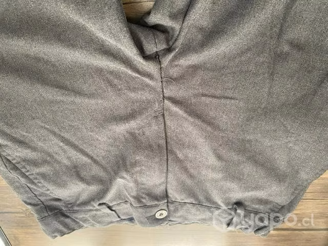 Pantalón gris colegio montaña talla 16