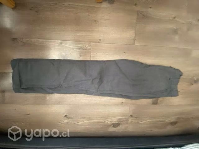 Pantalón gris colegio montaña talla 16