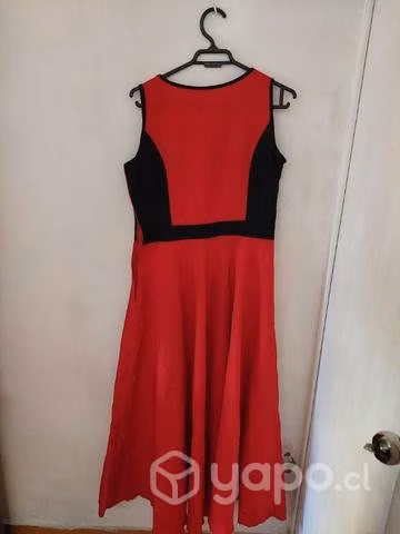 Vestido rojo contemporáneo