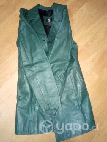 Abrigo 100 % cuero argentino color verde musgo